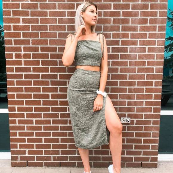 Meet your Posher, Courteney - Picture 1 of 1